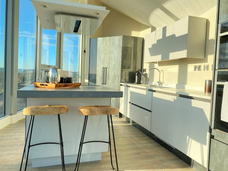 Luxury Converted Water Tower In Flockton Villa Emley Exterior foto